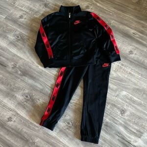 Kids NIKE track suit